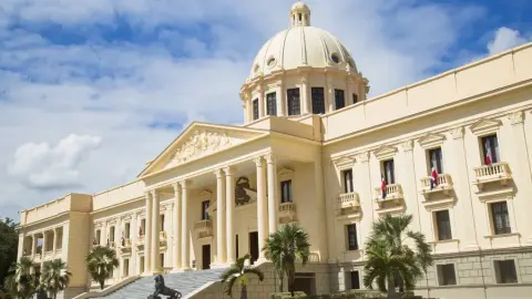 Gobierno aprueba reglamento para supervisar el béisbol profesional y recreativo