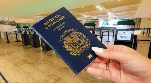 Funcionamiento de las puertas biométricas en el Aeropuerto de Punta Cana