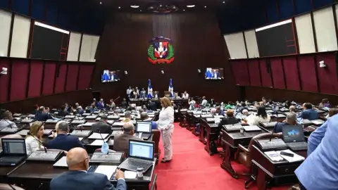 Diputados aprueban ley que exige retorno de becarios al país