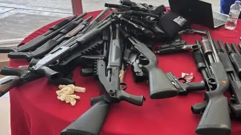 Operación Armum resulta en incautación de 200 armas y 40,000 municiones
