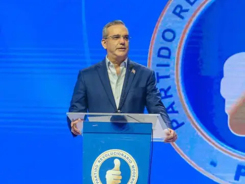 Luis Abinader asume la presidencia del Partido Revolucionario Moderno