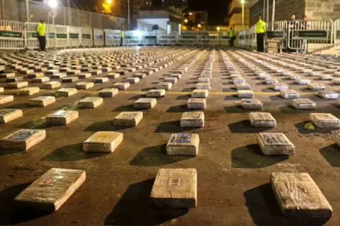 Tres extranjeros arrestados con 595 paquetes de droga en aguas dominicanas