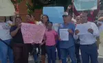 Padres exigen inicio de docencia en centros educativos de Los Alcarrizos