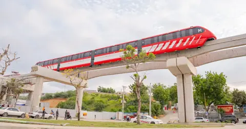 Monorriel de Santiago alcanza 95% de avance y prepara pruebas en octubre