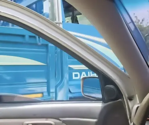 Camionero destruye vehículo tras disputa vial en Sosúa